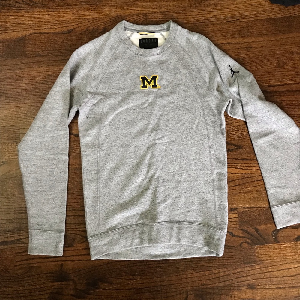 Air Jordan gray U of M crewneck Sz M